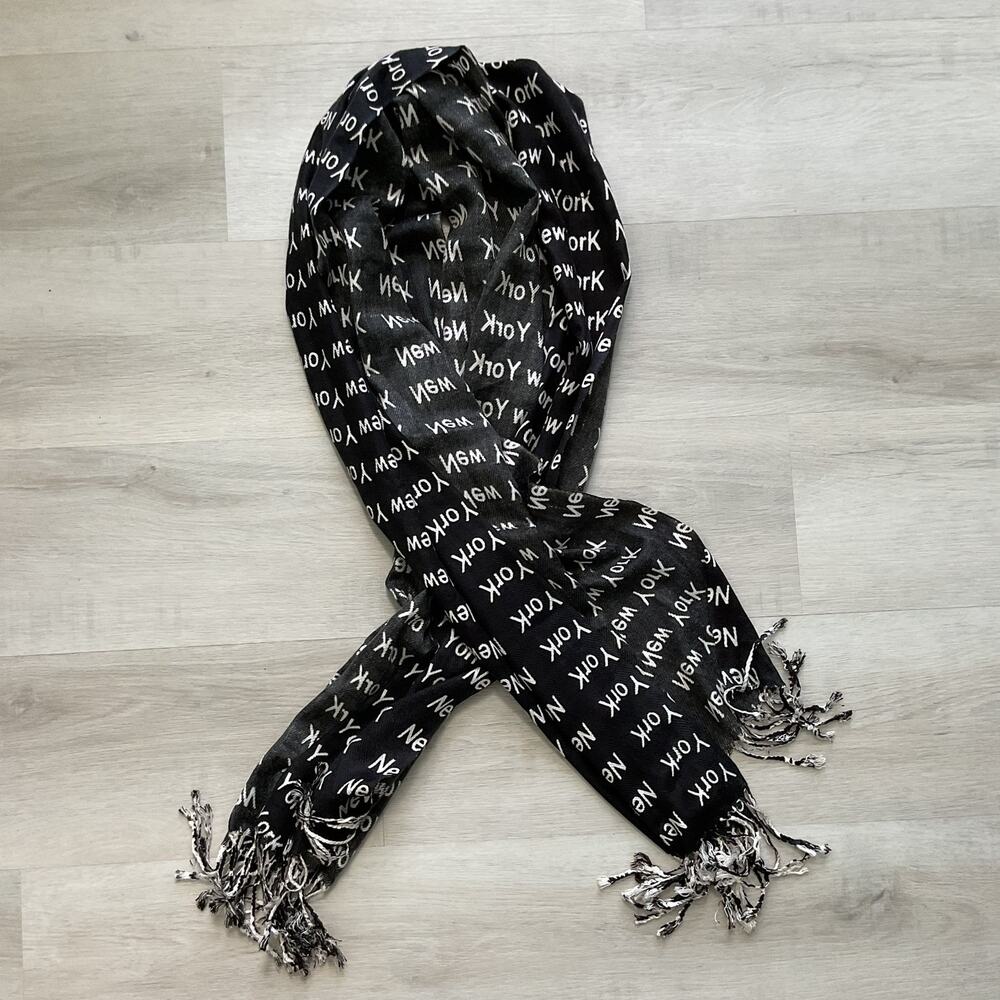 New York Fashion Scarf Black and White Tassels 68x26